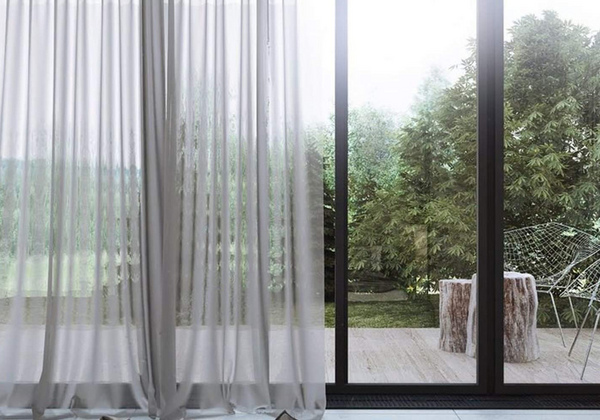 Оформление окон загородного дома: гармония стиля и функциональности